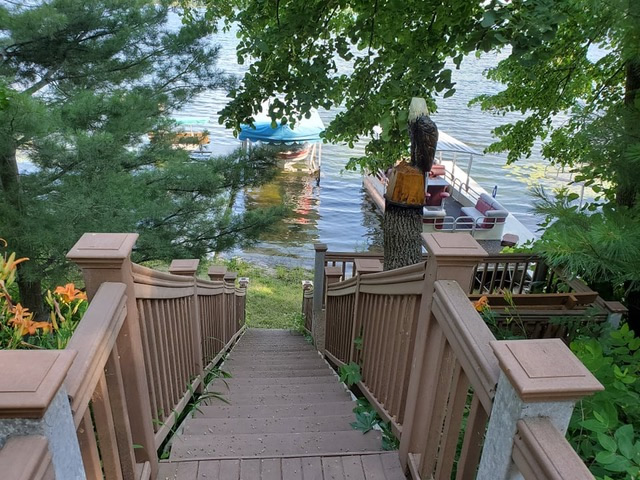 Hand-Crafted Log Cabin on Little Mantrap Lake